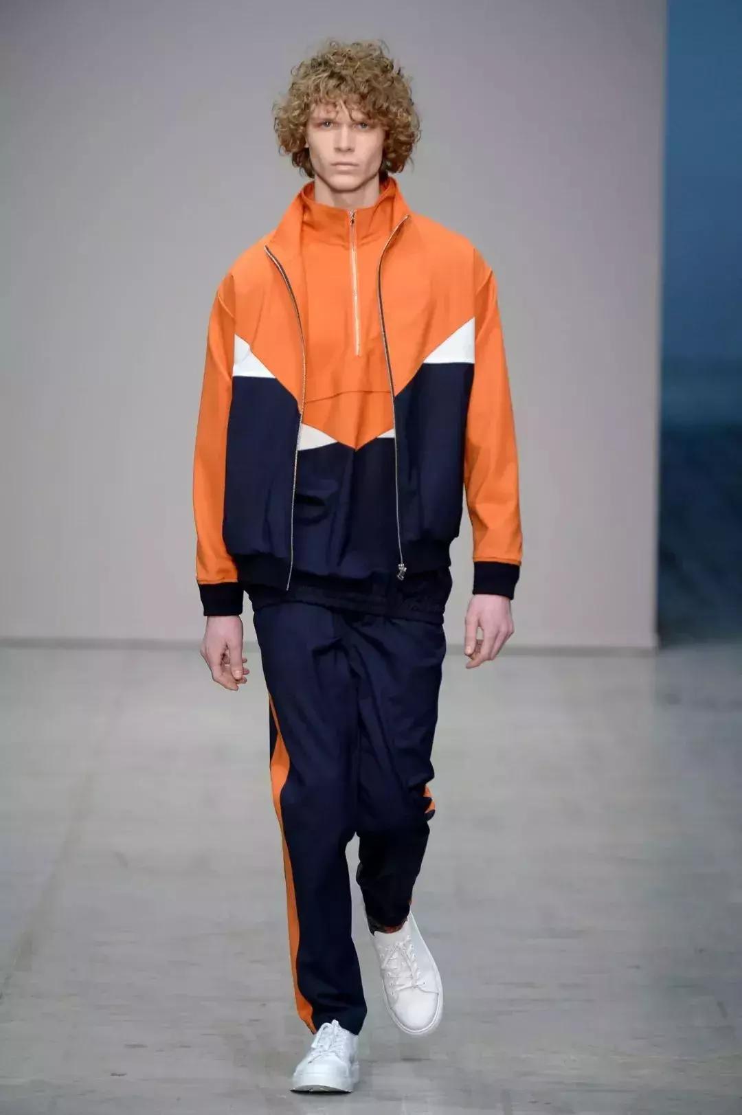 潮爆了｜冬天羽绒服穿腻了，可以试试这种复古运动风