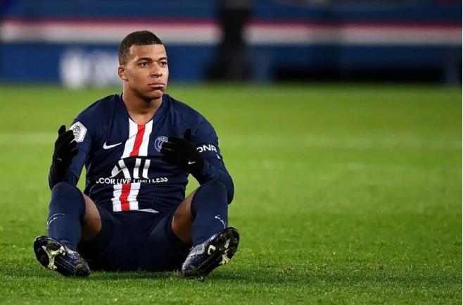 世界前十足球运动员,足球运动员职业生涯进球排名