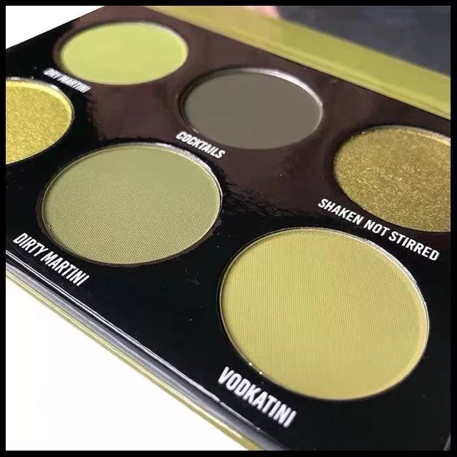 最流行显白的微潮色低调,显白又适合素颜的潮色