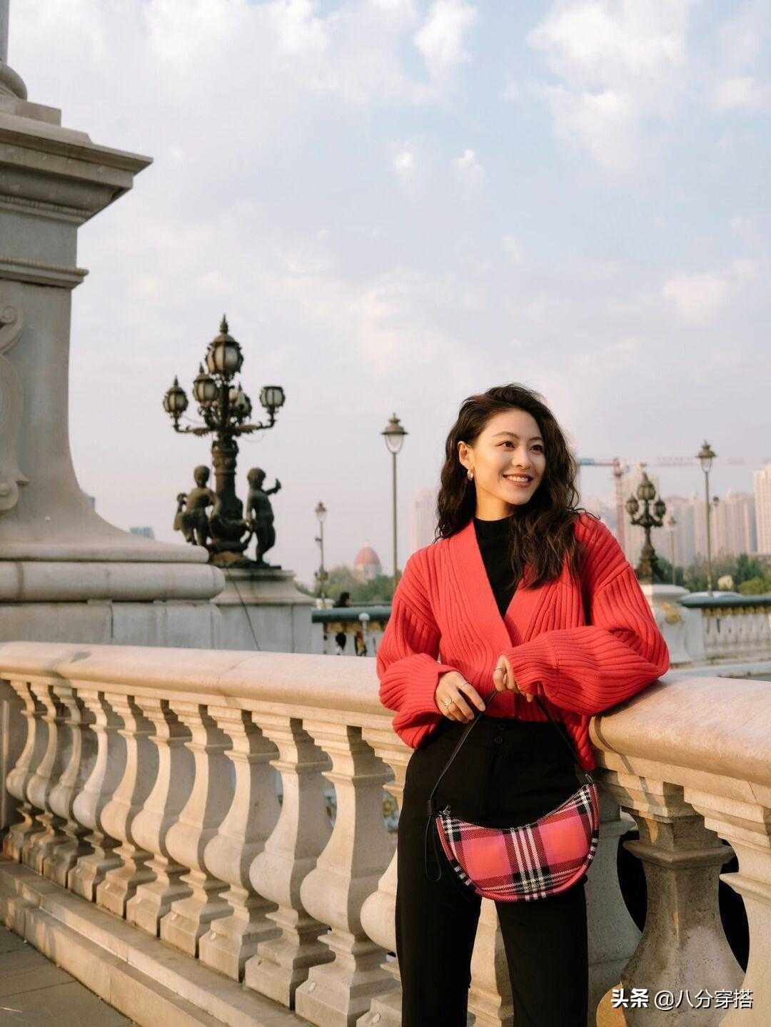 显白气质又柔软渐变慵懒风毛衣,女士简约风穿搭技巧白色毛衣搭配