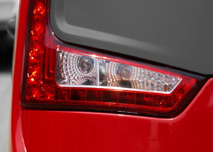 富路全封闭式燃油三轮摩托车新款,富路金骏马三轮摩托车驾驶体验