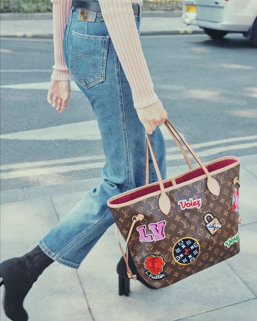 女人没趁手的包包怎么能行?LV老花又出新配色,时尚经典又抗造