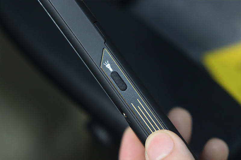 砸碎老诺记的碑，我辈岂是蓬蒿人！AGMM5攀登版三防老人机体验