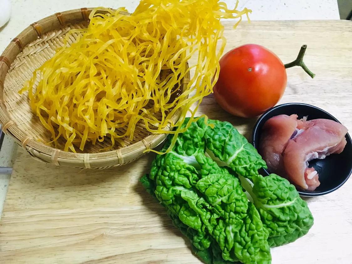 四岁的娃娃过份挑食，妈妈用这个办法来解决