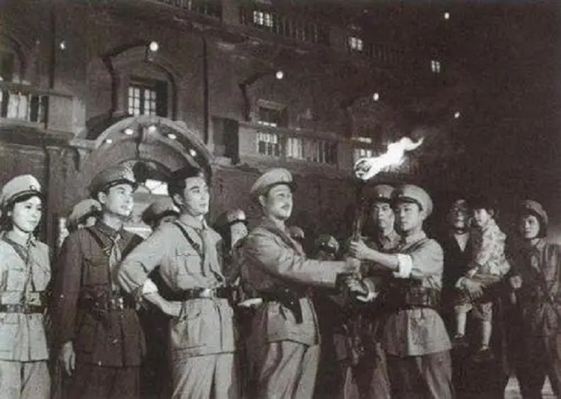 1955年大授衔，开国元帅之首的*德朱**，军衔命令状编号为何不是001