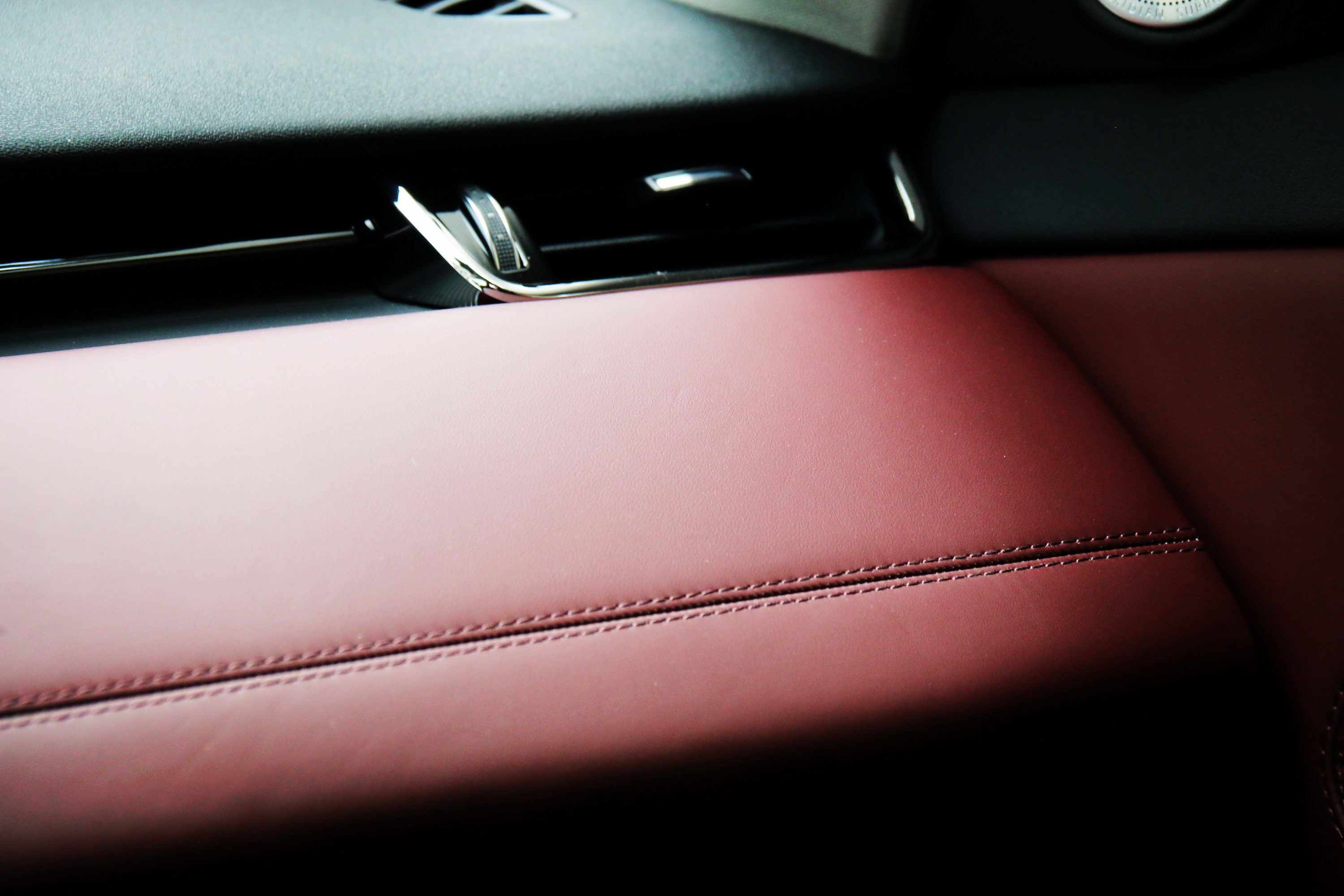 路虎揽胜极光l怎么样值得购买吗,2022路虎揽胜极光l值得买么