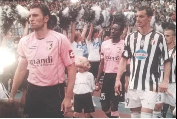 39岁伊布意甲15球破纪录,伊布10大进球