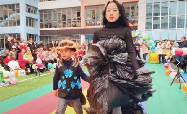 幼儿园宝宝制作垃圾袋裙子,幼儿用垃圾袋做时装秀