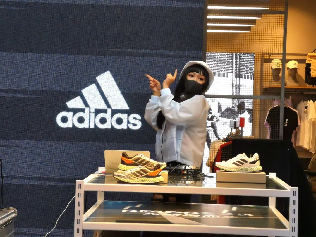 凌晨起床直播带货,网易电商撑起丁磊的电商梦