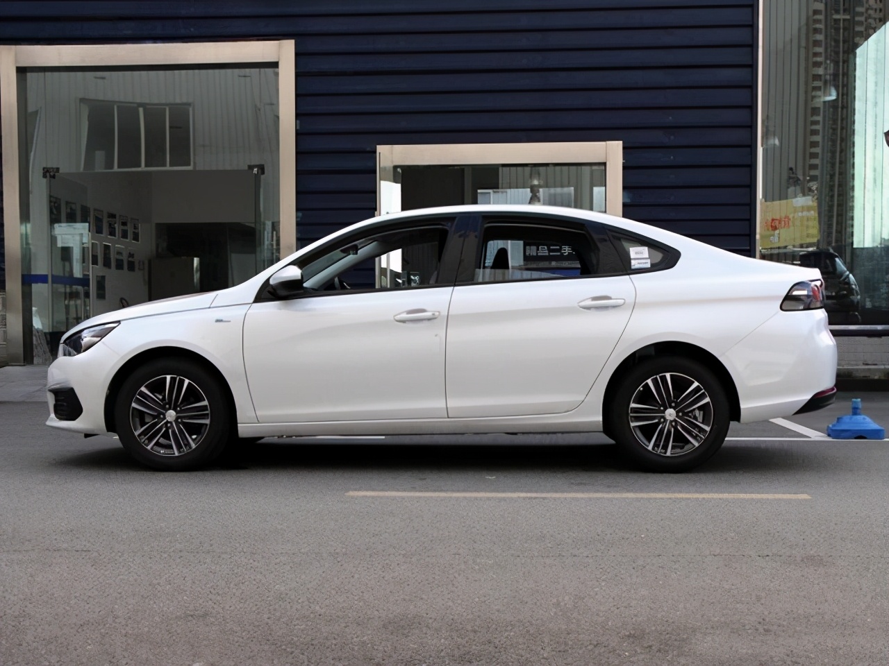 标致308性价比杠杠的,308颜值