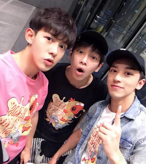 刘昊然和山崎贤人互动,刘昊然山崎贤人合照被赞破次元壁