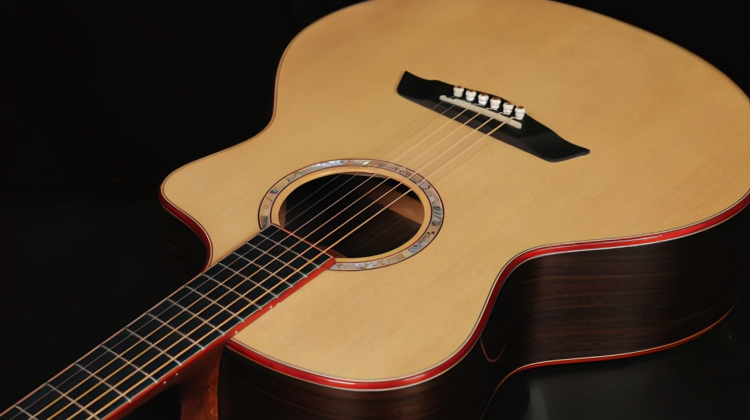 初学者吉他选个烧火棍可以吗,初学者选吉他不要烧火棍