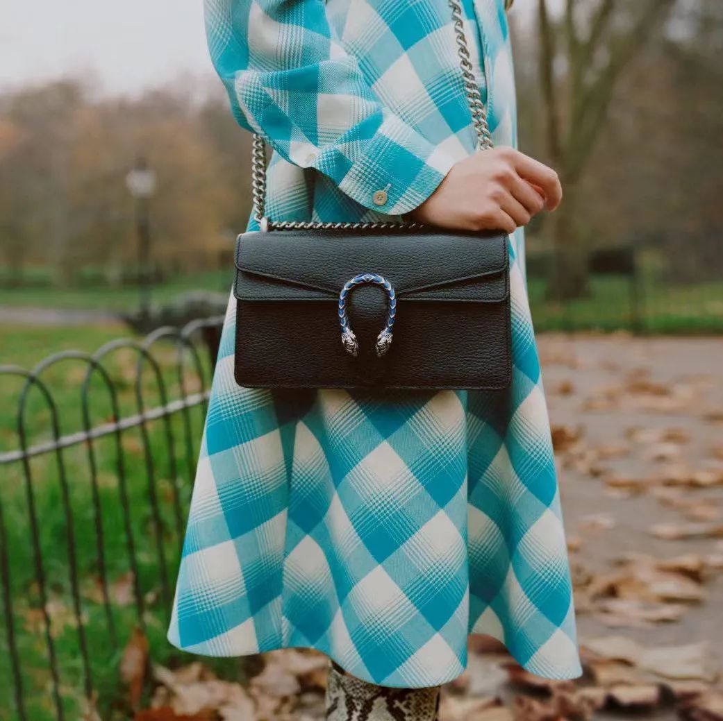 也太时髦了吧，怪不得女明星人手一只