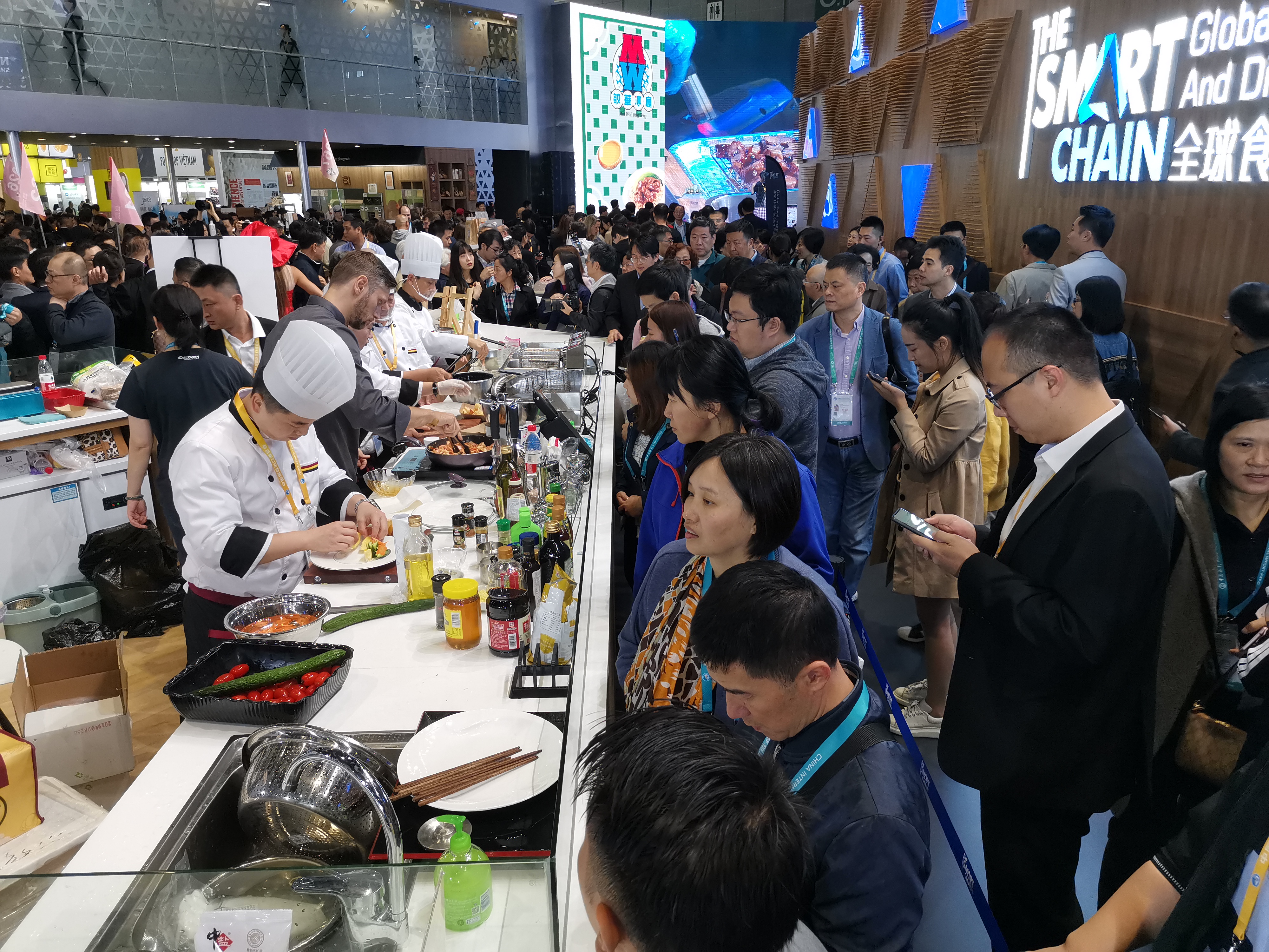 进博会现场：上海水产集团与阿根廷美食的一场“宴遇”