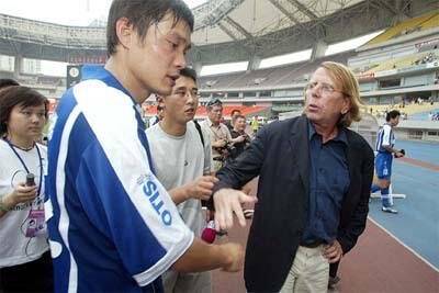 中国足球背后经济原因,国青拜金四少再聚首完整版