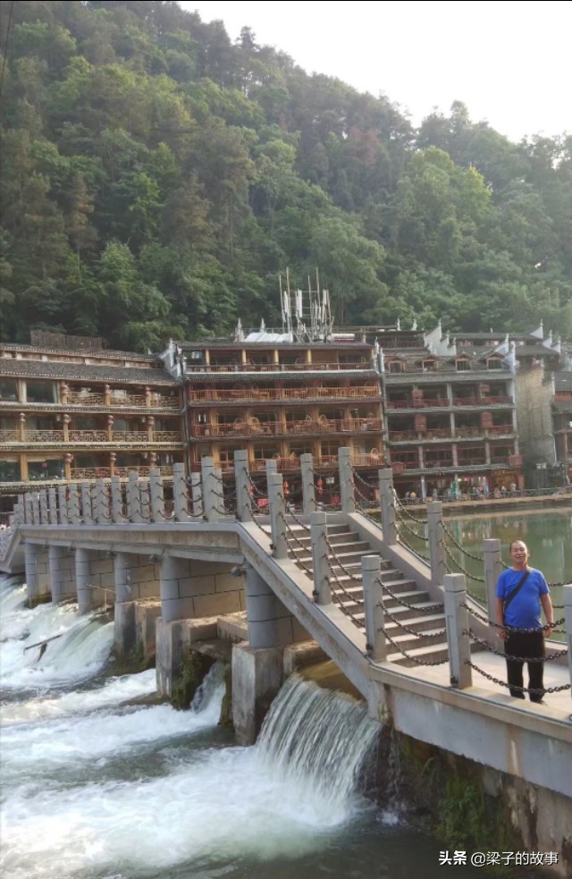 湖南湘西自治州凤凰古城景区,湘西明珠凤凰古城位于哪个省