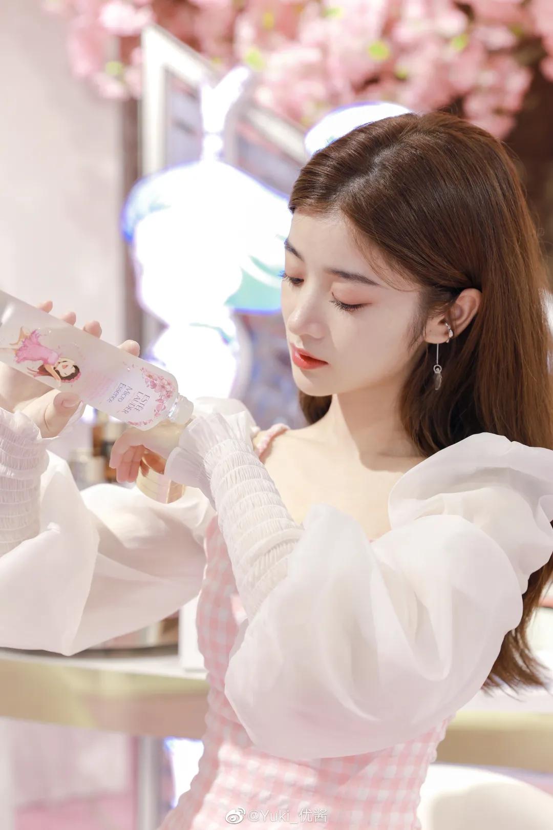 还在穿短袖吗,夏季法式泡泡袖怎么穿