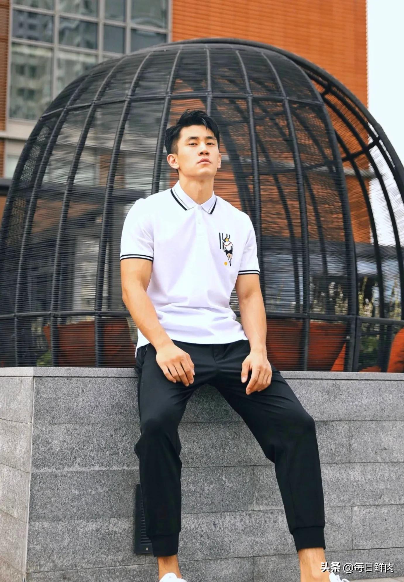 帅气知名健身教练,星健身教练