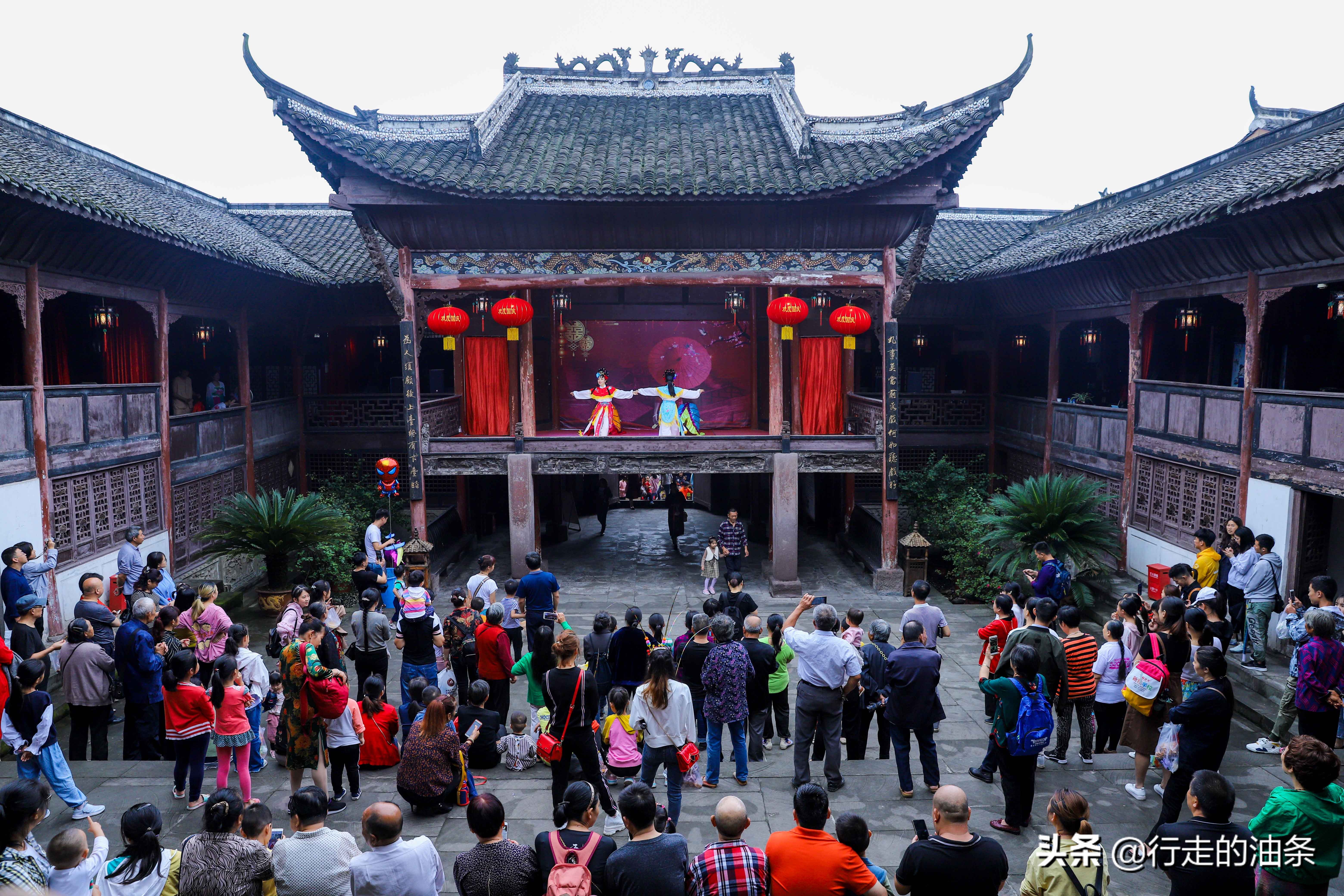 重庆旅游打卡老街磁器口,重庆自驾凤凰古城游记