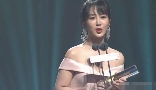 谁在节目里喊杨紫大紫,主持人调侃杨紫说重庆话