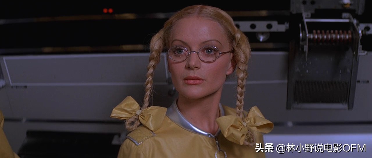 007大钢牙视频,007大钢牙咬死鲨鱼