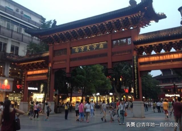 小吃街打卡唯有美食不可辜负,五一美食推荐必吃小吃街