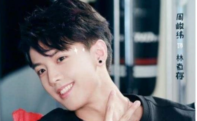 他18岁公开恋情，20岁订婚，22岁结婚，竟然只为留她在身边！