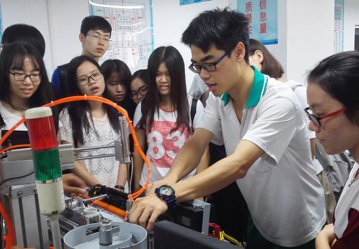 读高中和读技校有什么差别,读烂高中好还是职高好