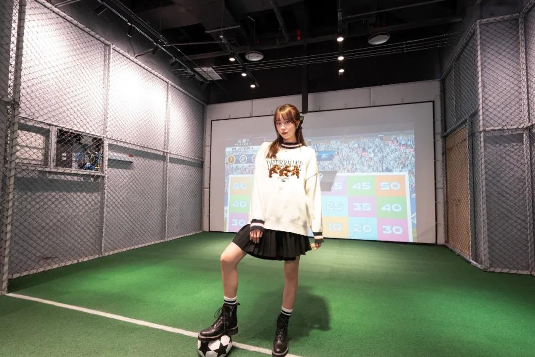 日夜不同科技感，春节潮玩创新方