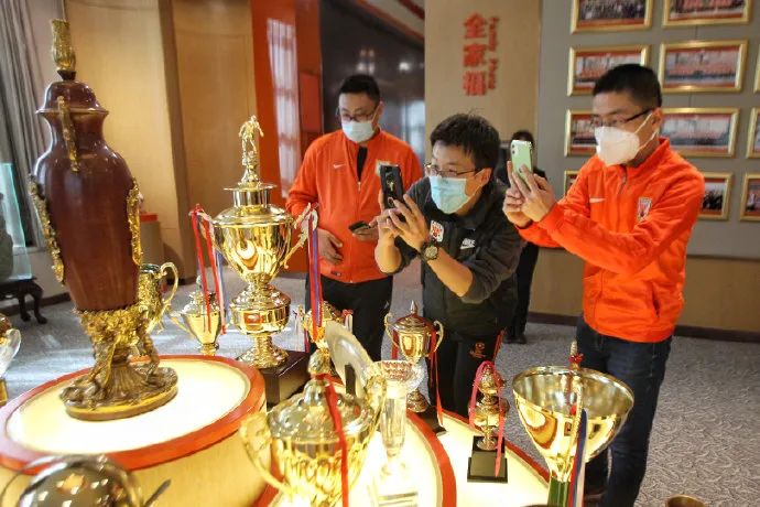 鲁能股份变迁,鲁能俱乐部股权变革