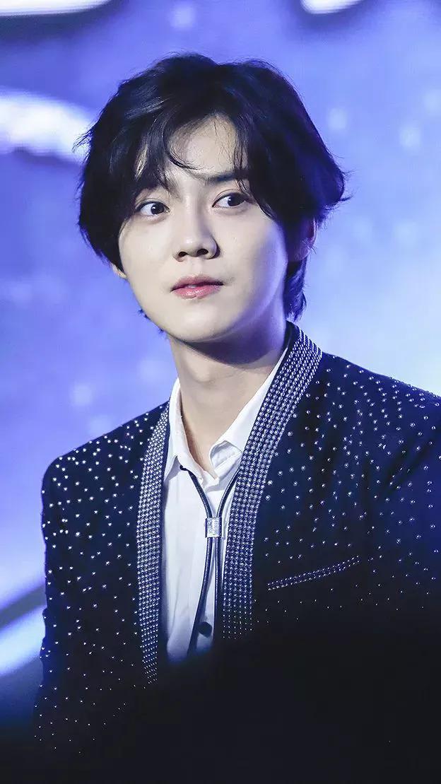 鹿晗壁纸浅蓝色系,鹿晗壁纸皮衣