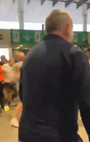 欧洲杯后，英国足球流氓又双叒叕闹事了