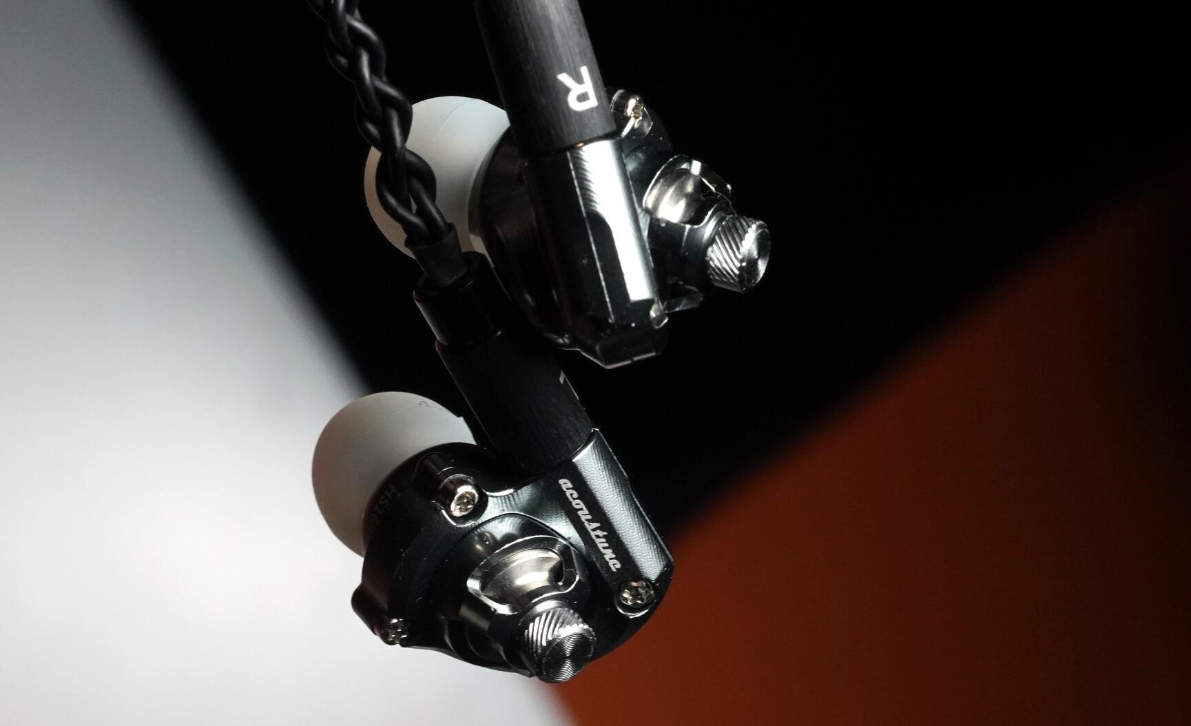 聊一下我喜欢的摇滚音乐以及适合听摇滚的耳机，*放播**器