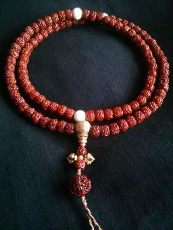 藏式老小金刚108颗包浆玉化,藏式盘龙小金刚容易包浆吗