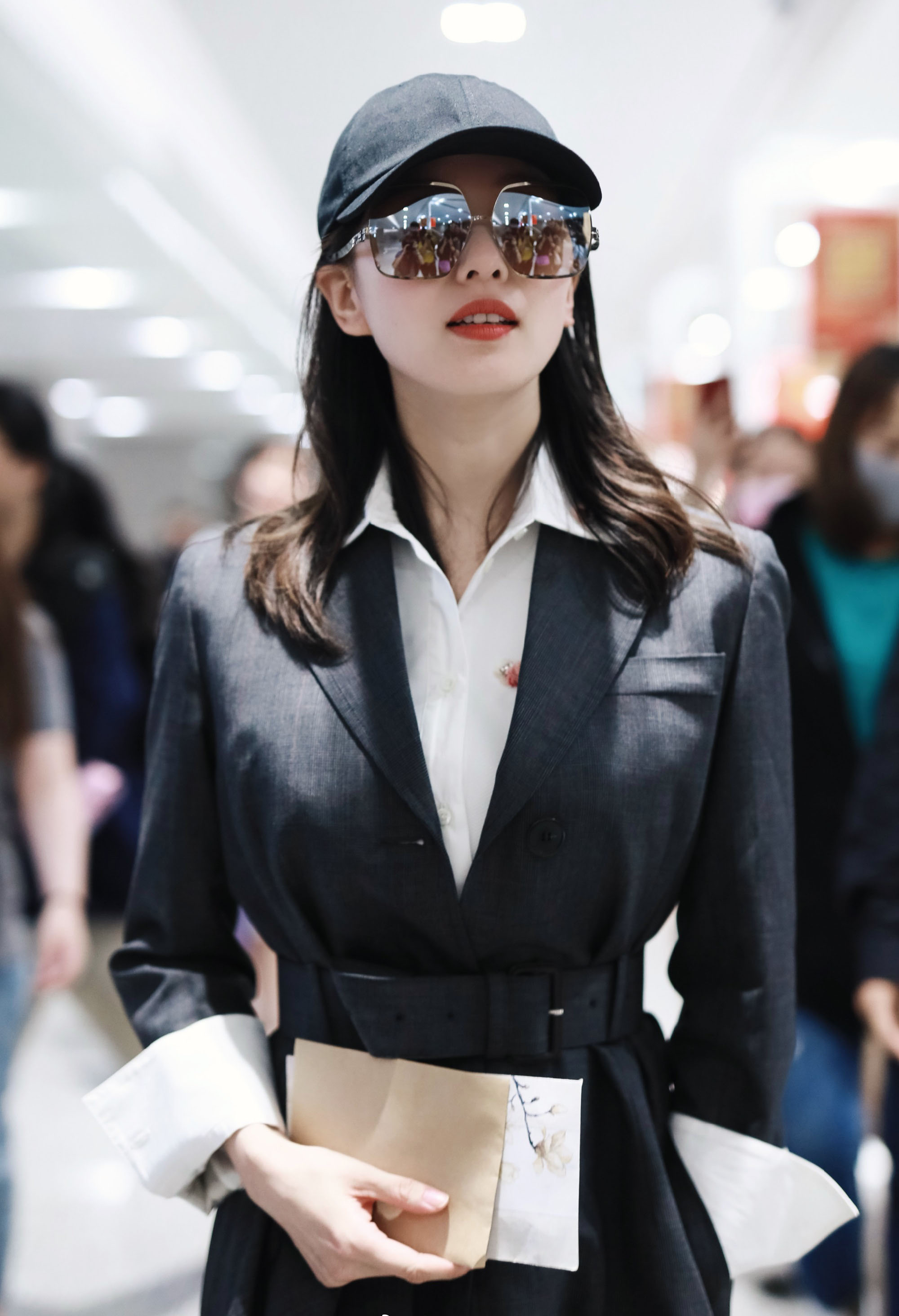 黄黑皮的尽量避免什么颜色的衣服,黑黄皮适合什么颜色的风衣