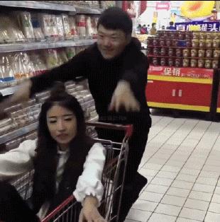 搞笑白色连衣裙视频,搞笑gif第356期