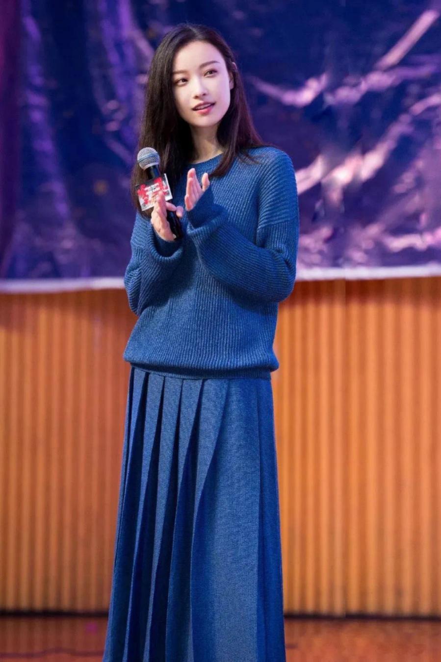 挑百褶裙,冬长百褶裙搭配什么羽绒服好看