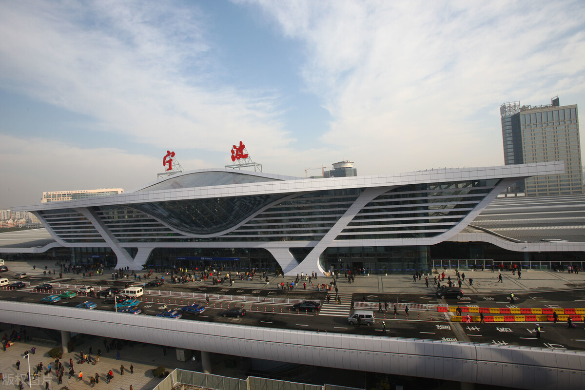 成都火车站时刻表最新,成都火车站始发多少列