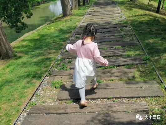 快让爱玩虫子的女儿逼疯了!孩子喜欢“恶心“的小动物怎么破