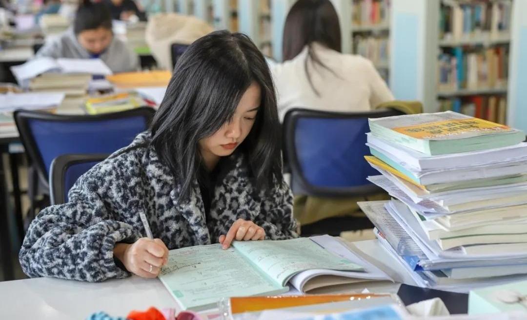 考研成绩差该不该冲刺好的院校,二战考研可调剂吗