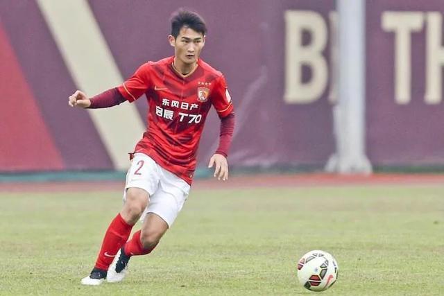 国足球员捐款，5人捐款合计92万，没人超过王霜，加一起不及李铁