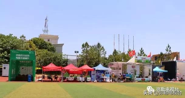 弥勒马拉松直升机撒玫瑰,弥勒马拉松用直升机撒玫瑰花