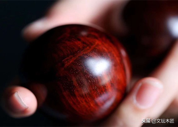 玩紫檀戴什么手套,紫檀手串一般几个珠子