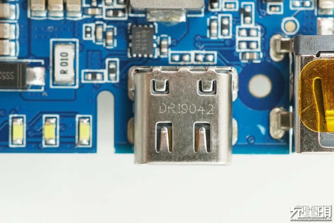 小米无线充电宝10w和30w如何选择,小米充电宝20000毫安50瓦拆箱