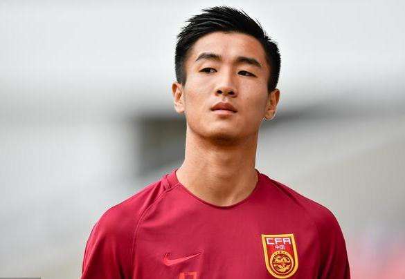 国足生死战里皮再摆昏阵,国足郑智生死战