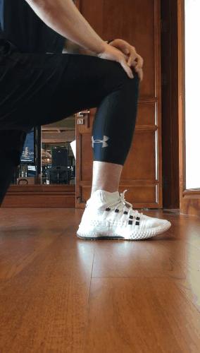 一个简单训练前保护脚踝的方法,伤病后增强脚踝力量的训练方法