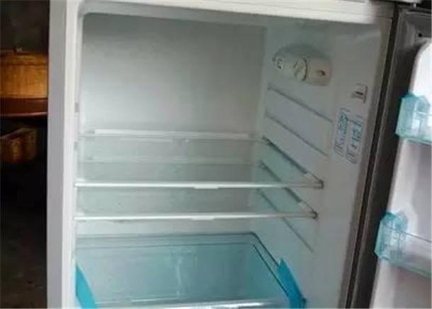 厚衣服洗完怎样快速变干,衣服不晒怎么快速干