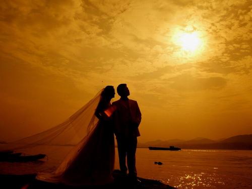 女朋友家太穷了我该怎么办,女友家里很穷但是对我好