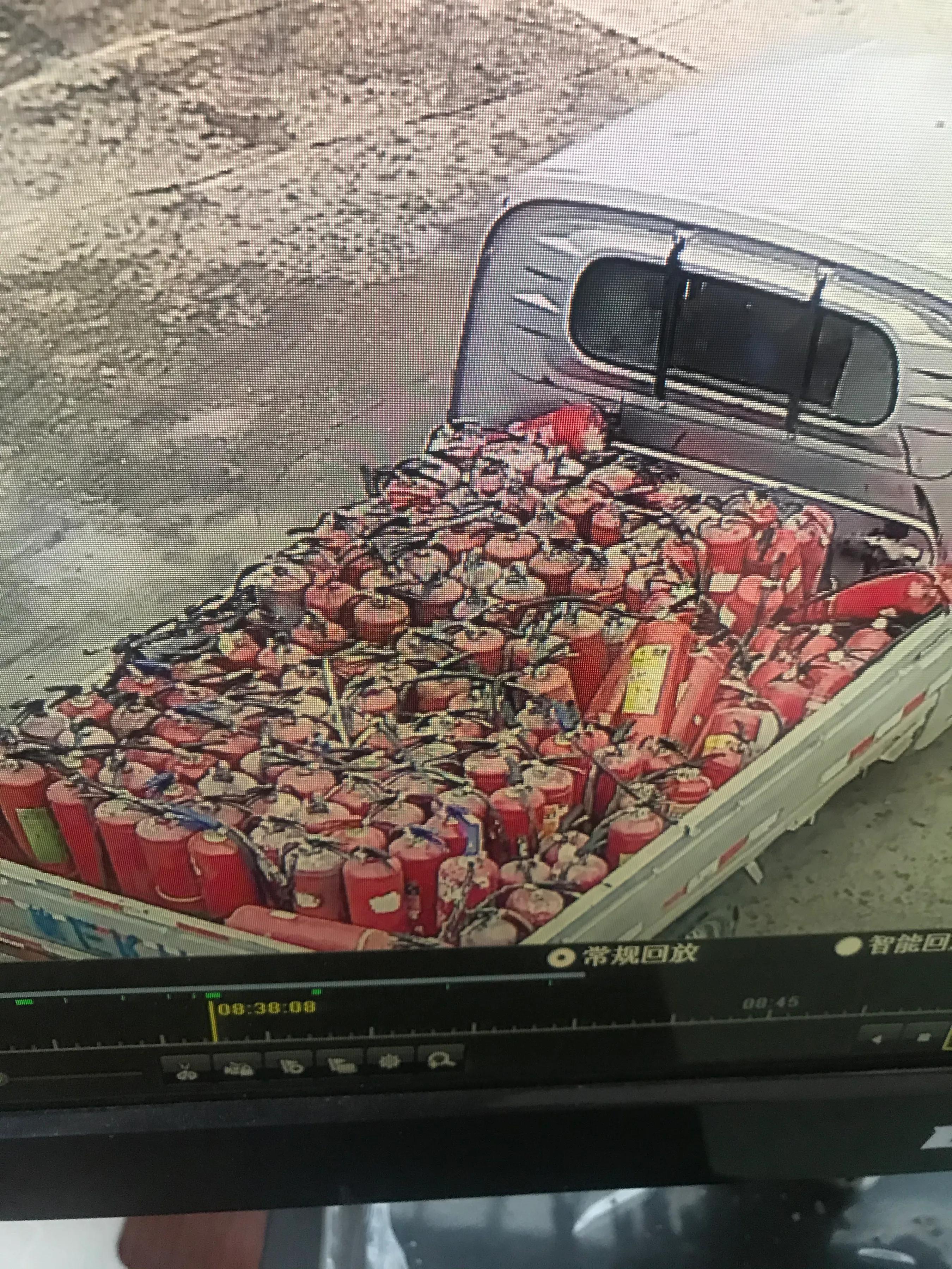 不能喷水，不要报警