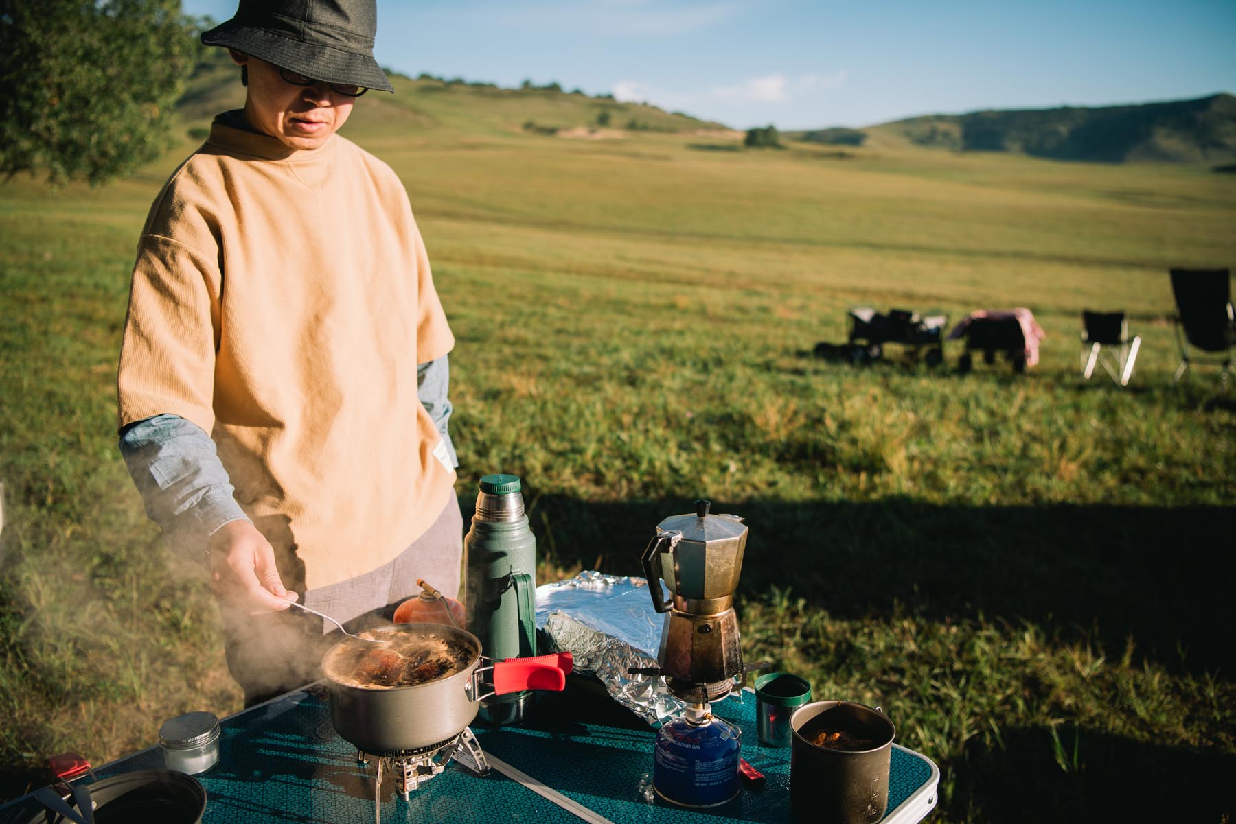 拥有这21件高颜值户外装备，让我们的草原野餐会像家里般优雅